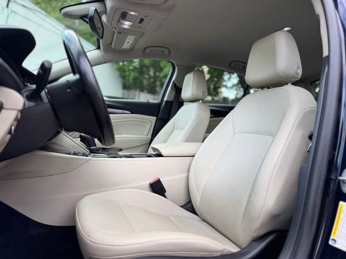 Used 2019 Buick Regal Essence AWD/4WD image 18