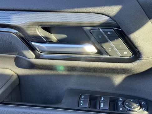 Used 2025 GMC Sierra 2500 AT4 w/ AT4 Premium Plus Package image 25