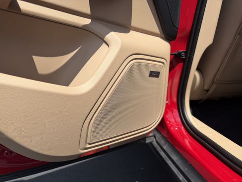 Certified 2024 Porsche Macan AWD/4WD image 27