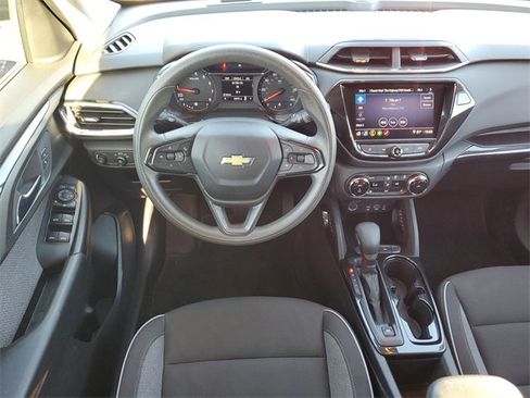 Used 2022 Chevrolet TrailBlazer LT w/ Convenience Package image 12