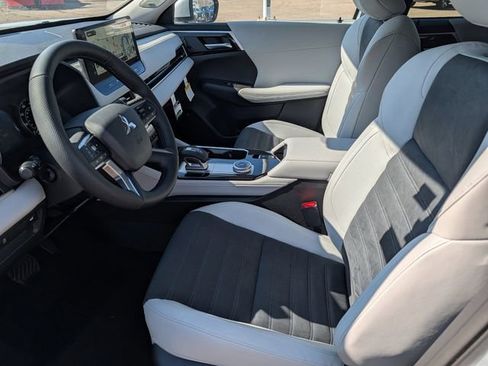 New 2026 Mitsubishi Outlander SE AWD/4WD image 4