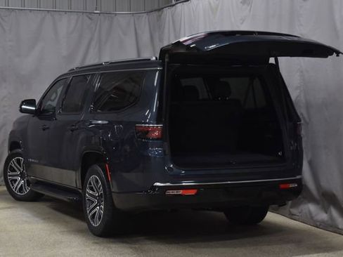 Certified 2024 Jeep Wagoneer L Series II w/ Flexible Seating Group image 34