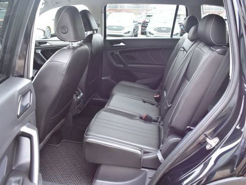 Used 2023 Volkswagen Tiguan SE image 32