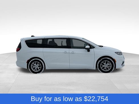 Used 2023 Chrysler Pacifica Touring-L image 6