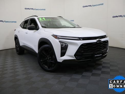 Used 2024 Chevrolet Trax ACTIV w/ Sunroof Package image 2