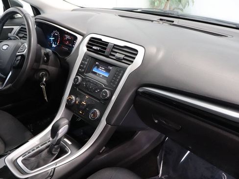 Used 2016 Ford Fusion SE w/ Equipment Group 201A FWD image 9