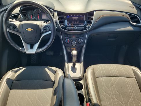 Used 2020 Chevrolet Trax LT w/ Driver Confidence Package FWD image 12