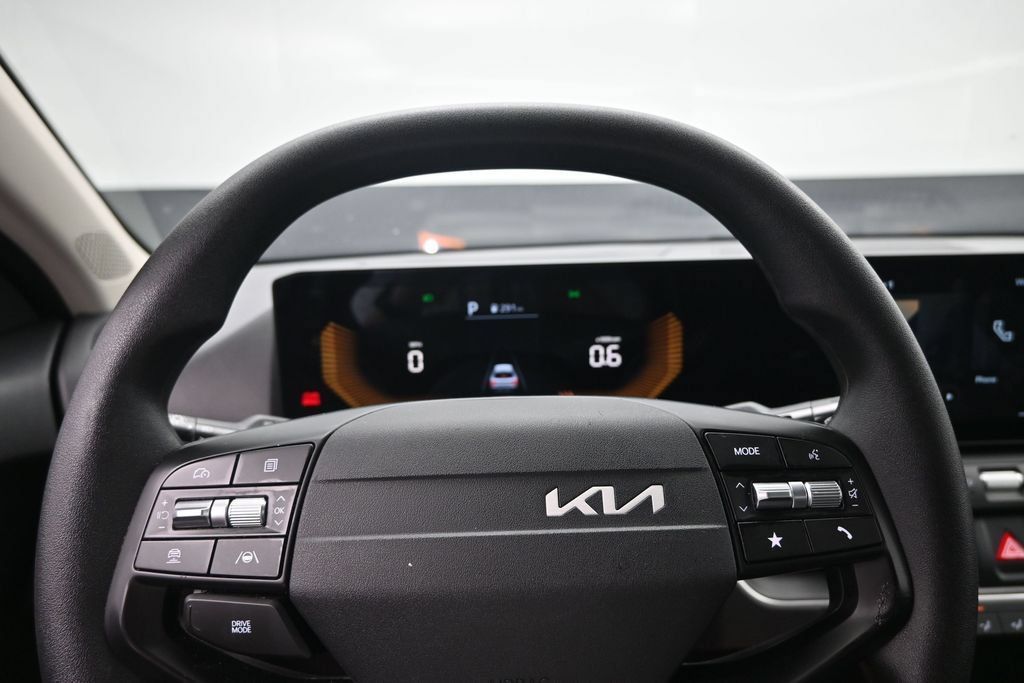 Used 2025 Kia K4 FWD image 13
