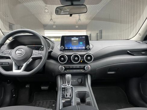 Used 2025 Nissan Sentra SV image 17