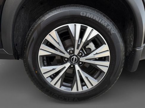 Used 2023 Nissan Rogue SV w/ SV Premium B Package FWD image 11