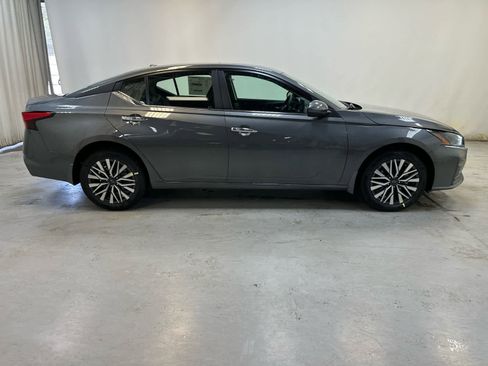 New 2025 Nissan Altima 2.5 SV image 9