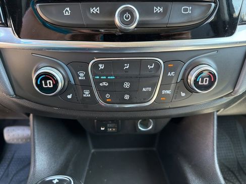 Used 2020 Chevrolet Traverse LT w/ LT Premium Package AWD/4WD image 35
