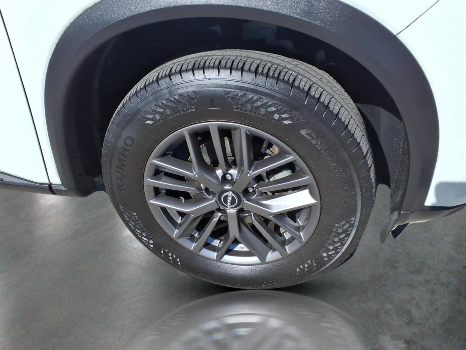 Used 2023 Nissan Rogue S AWD/4WD image 10