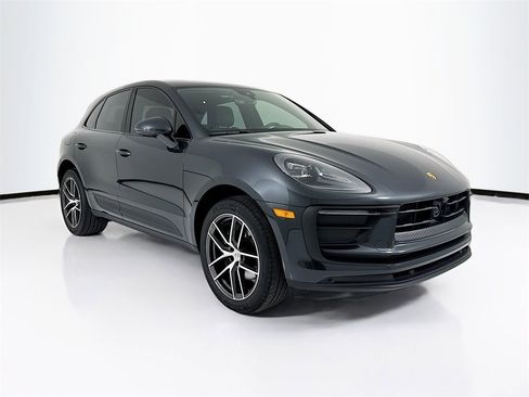 Certified 2025 Porsche Macan image 7