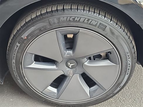 Used 2023 Tesla Model 3 Standard Range image 12