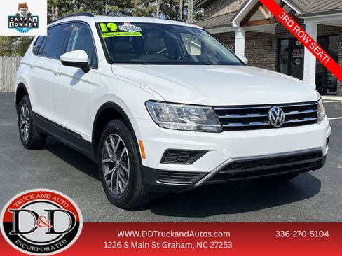 Used 2019 Volkswagen Tiguan SE w/ Panoramic Sunroof Package image 1
