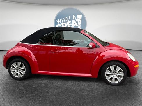 Used 2008 Volkswagen Beetle S image 2