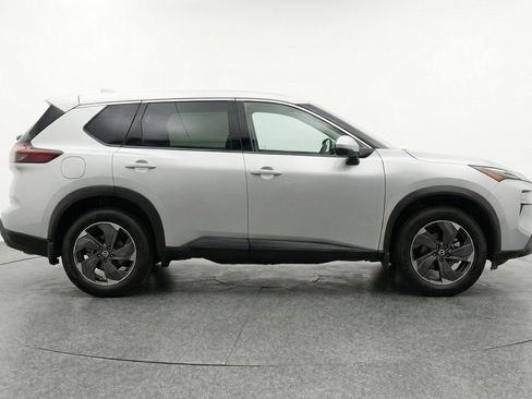 Used 2025 Nissan Rogue SV AWD/4WD image 11