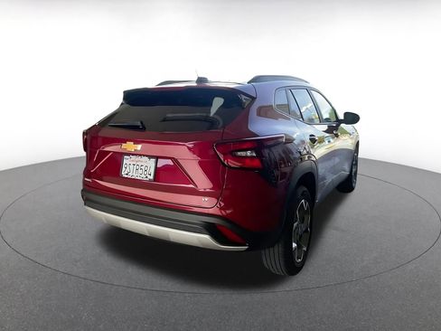 Used 2025 Chevrolet Trax LT image 12