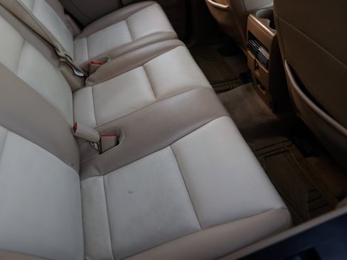 Used 2010 Ford Explorer XLT image 12