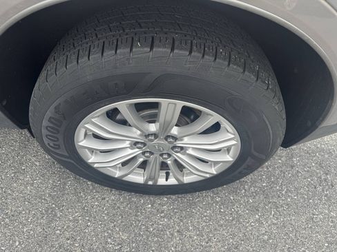 Used 2018 Cadillac XT5 FWD image 40