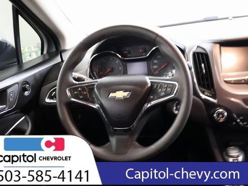 Used 2018 Chevrolet Cruze LT FWD image 16