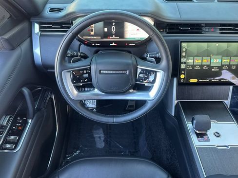 Used 2025 Land Rover Range Rover SE AWD/4WD image 13