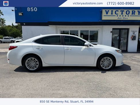 Used 2013 Lexus ES 350 w/ Luxury Pkg FWD image 2