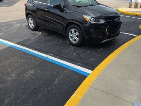 Used 2019 Chevrolet Trax LT w/ LT Convenience Package FWD image 1