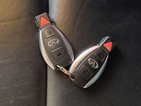 Used 2017 INFINITI QX30 Premium w/ Technology Package image 32