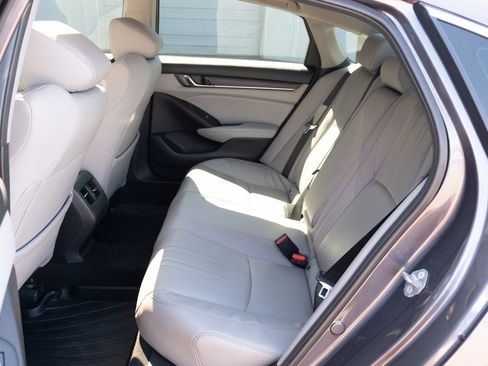 Used 2018 Honda Accord Touring image 17