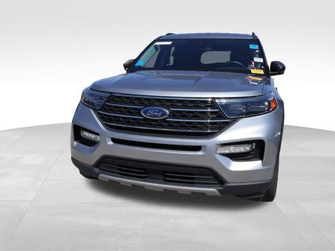 Used 2024 Ford Explorer XLT w/ Equipment Group 202A AWD/4WD image 5