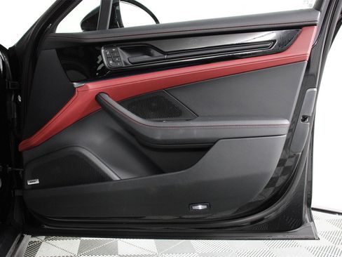 Used 2025 Porsche Panamera image 23