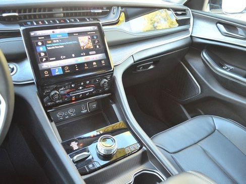 Used 2023 Jeep Grand Cherokee 4WD 4xe w/ Luxury Tech Group II image 24