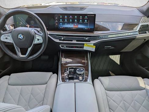 Certified 2025 BMW X7 xDrive40i image 18