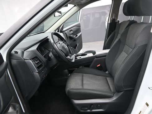 Used 2025 Nissan Rogue SV FWD image 18