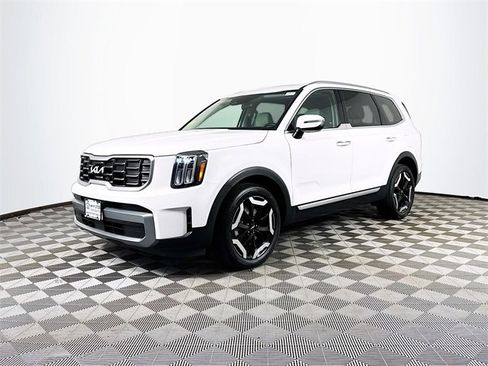 Used 2023 Kia Telluride S w/ S Sunroof Package image 2