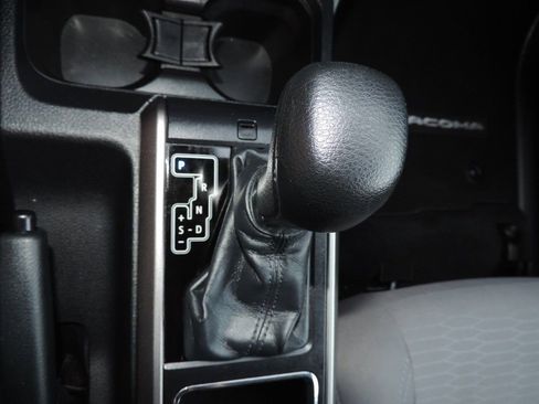 Used 2018 Toyota Tacoma SR5 image 24