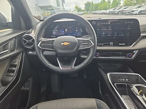 Used 2025 Chevrolet Equinox LT w/ Convenience Package II FWD image 23