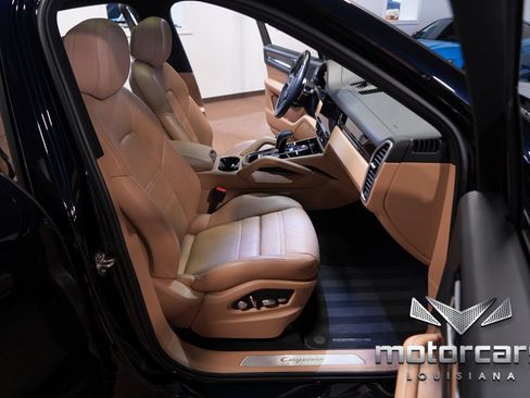 Used 2021 Porsche Cayenne Coupe w/ Premium Package image 26