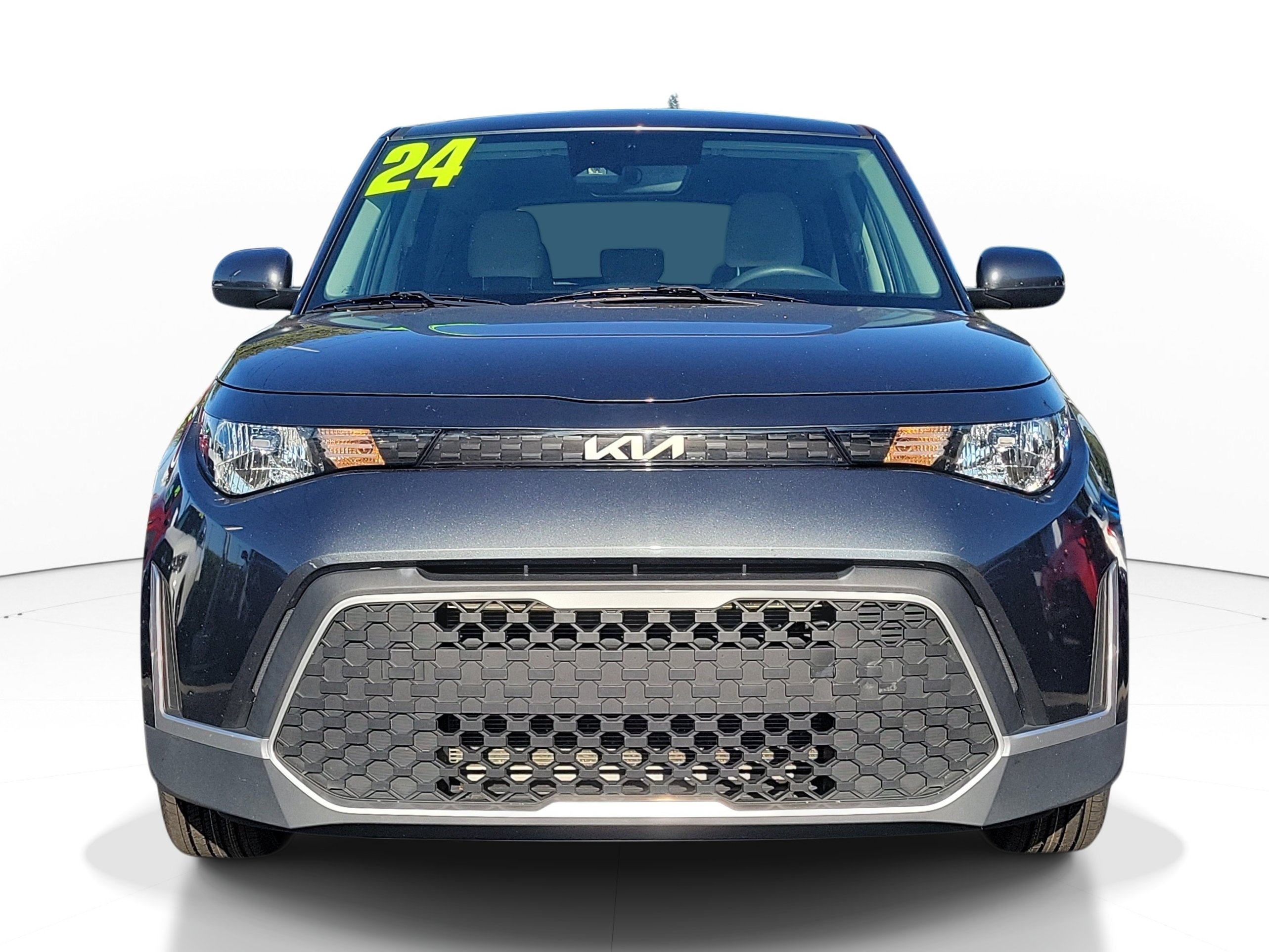 Used 2024 Kia Soul LX FWD image 2