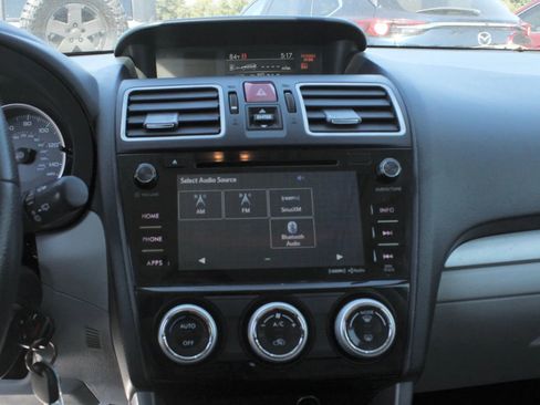 Used 2017 Subaru Forester 2.5i Premium image 18