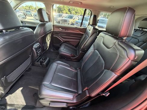 Used 2022 Jeep Grand Cherokee L Limited w/ Black Appearance Package AWD/4WD image 16