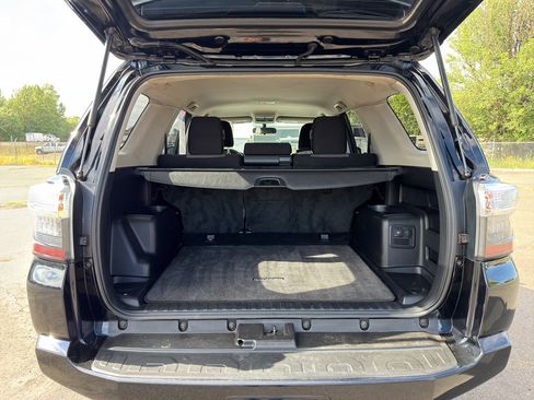Used 2016 Toyota 4Runner SR5 AWD/4WD image 10