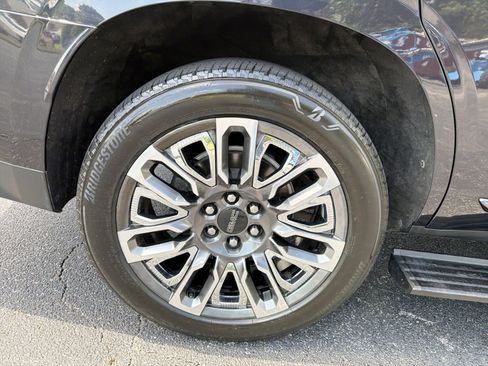 Used 2023 GMC Yukon Denali Ultimate AWD/4WD image 24