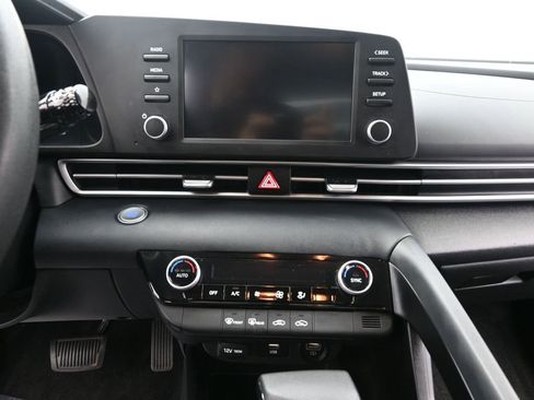 Used 2023 Hyundai Elantra SEL w/ Preferred Accessory Package image 20