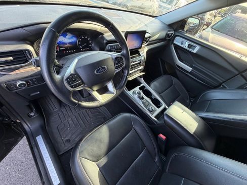 Used 2021 Ford Explorer Limited w/ Equipment Group 301A image 7