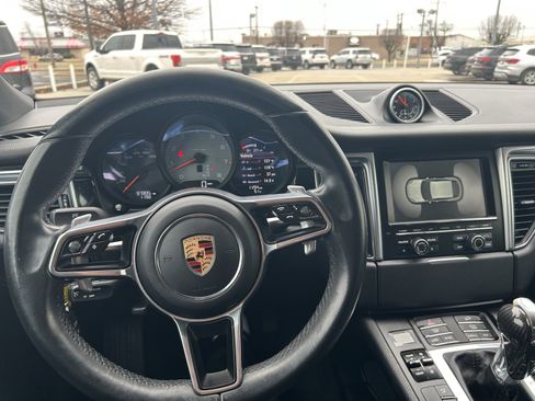 Used 2016 Porsche Macan S image 21