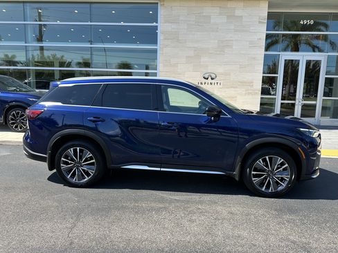 Certified 2026 INFINITI QX60 Luxe w/ Cargo Package FWD image 3