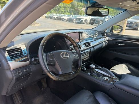 Used 2015 Lexus LS 460 AWD w/ Comfort Package image 5